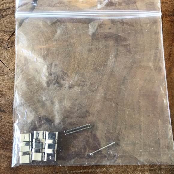 Michael Kors silver/mother of pearl, water resistant, extra links & new battery. - Picture 6 of 6